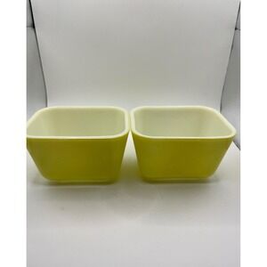 Vintage Pyrex. yellow set of two refrigerator dishes‎